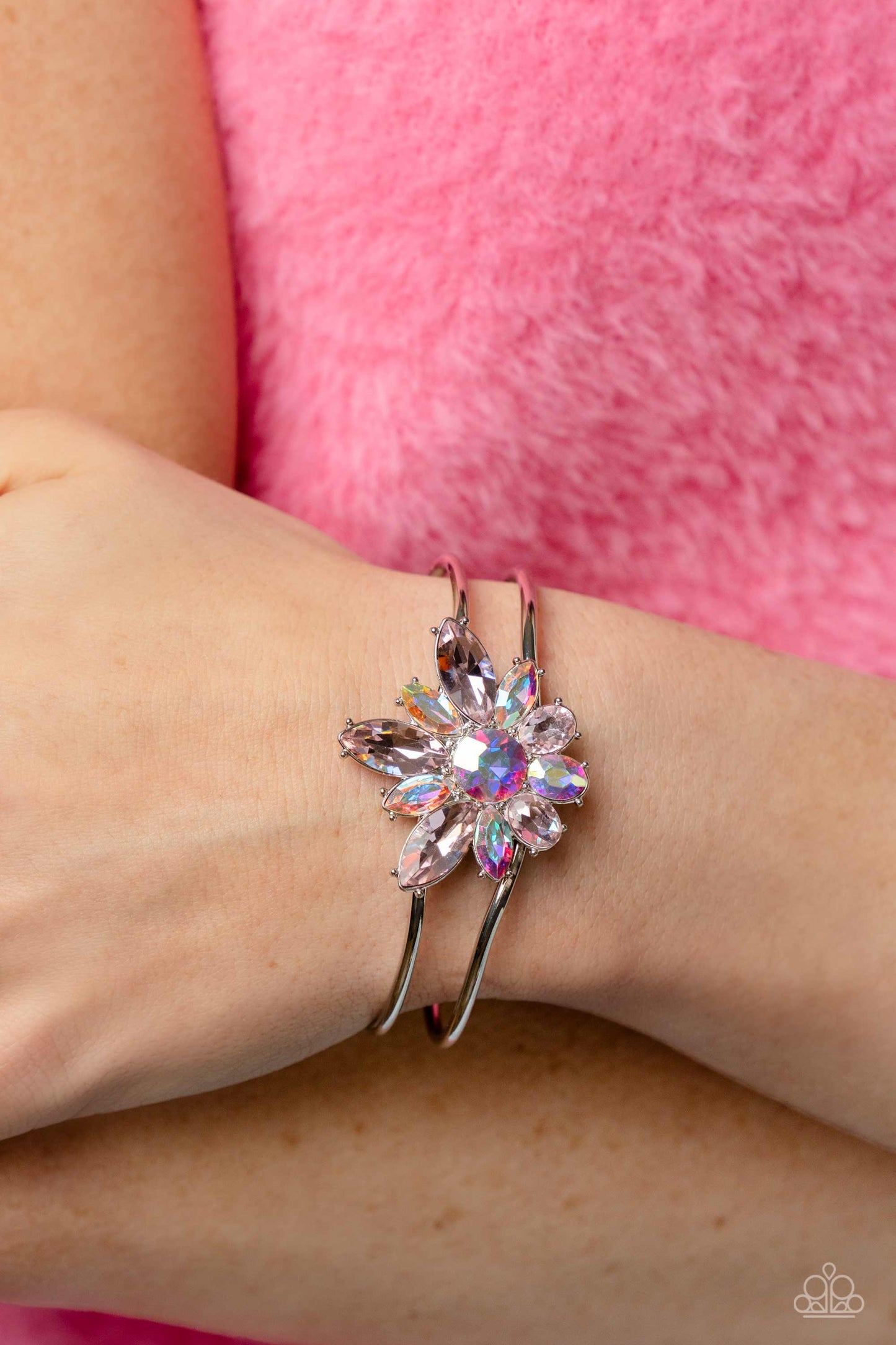 Paparazzi Accessories-Chic Corsage Multi Pink LOTP Floral Bracelet