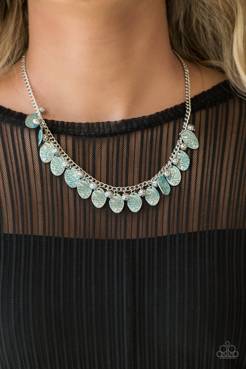 Paparazzi Accessories-Vintage Gardens Blue Necklace Set