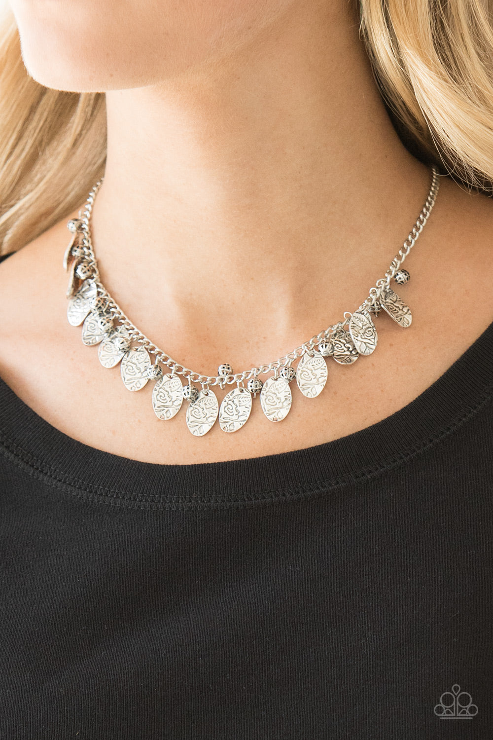 Paparazzi Accessories-Vintage Gardens Silver Necklace Set