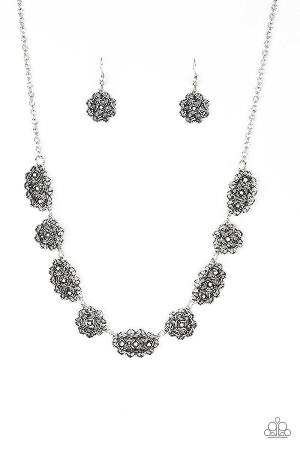 Paparazzi Accessories-Vintage Vogue Silver Necklace Set