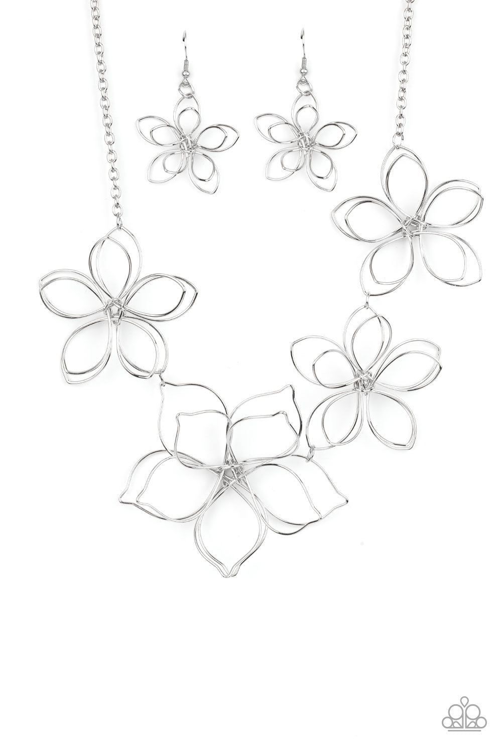 Paparazzi Accessories-Flower Garden Fashionista Silver Blossom Necklace Set