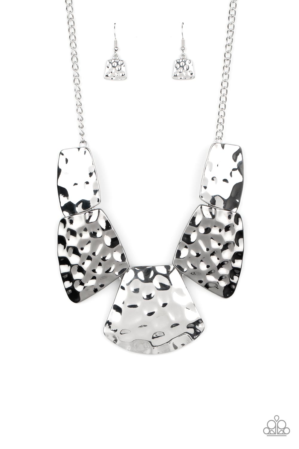 Paparazzi Accessories-HAUTE Plates Silver Necklace Set