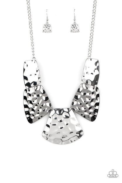 Paparazzi Accessories-HAUTE Plates Silver Necklace Set