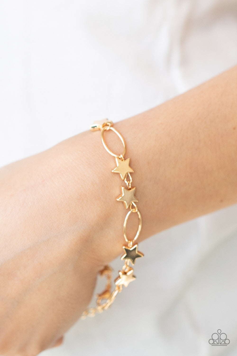 Paparazzi Accessories-Stars and Sparks Gold Airy Oval Link Bracelet